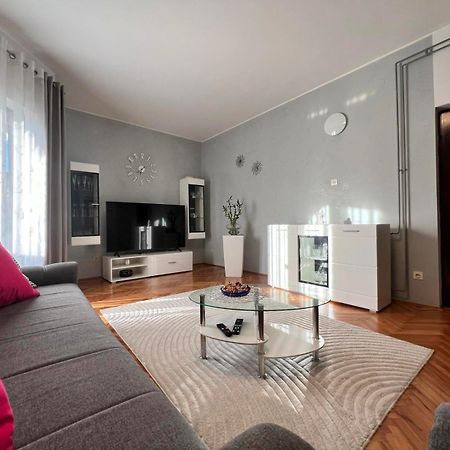 Apartment Tigo - 2 Bedrooms, 2 Bathrooms, Terrace And Big Garden Fažana エクステリア 写真