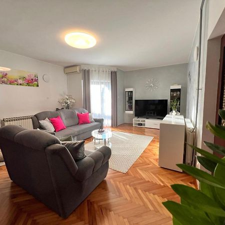 Apartment Tigo - 2 Bedrooms, 2 Bathrooms, Terrace And Big Garden Fažana エクステリア 写真