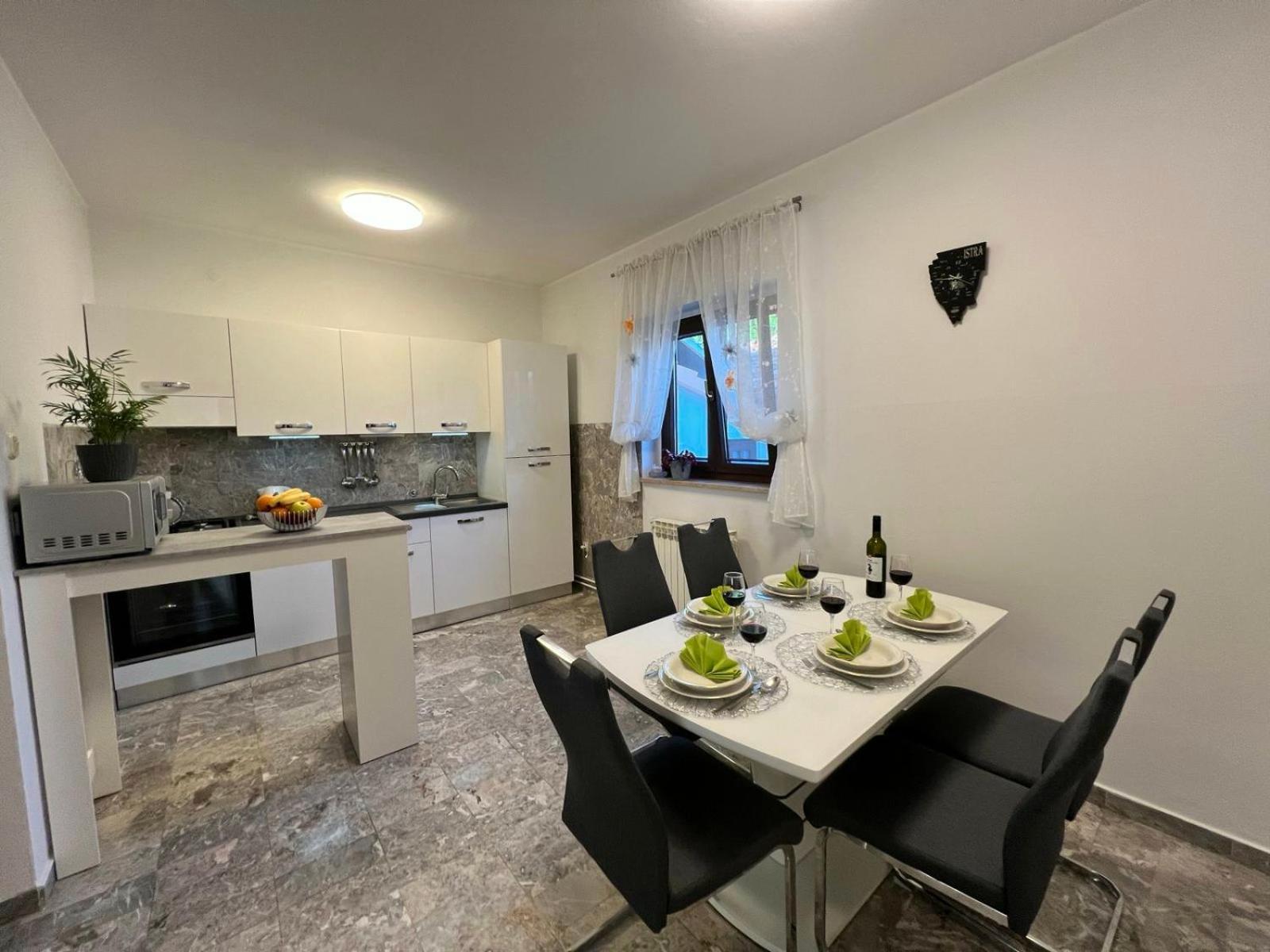Apartment Tigo - 2 Bedrooms, 2 Bathrooms, Terrace And Big Garden Fažana エクステリア 写真